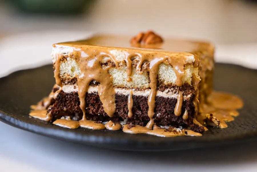 Caramel layer cake